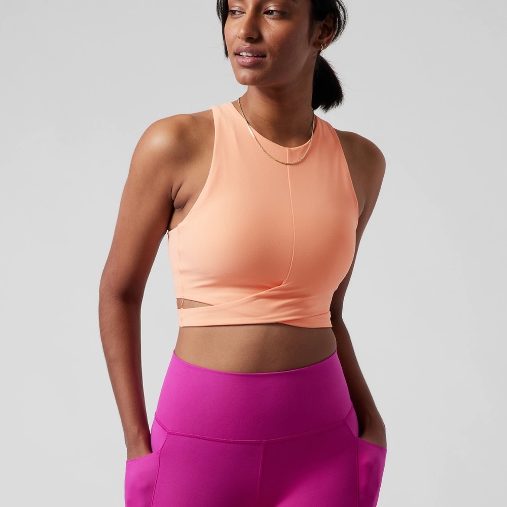 Athleta woman’s medium Conscious Cut Out Crop D-DD